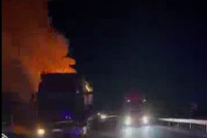 Seyir halindeki tır alevlere teslim oldu