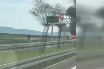 Bursa'da seyir halindeki araç alevlere teslim oldu
