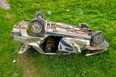Şarampole devrilen otomobilde 1 kişi öldü, 4 kişi yaralandı