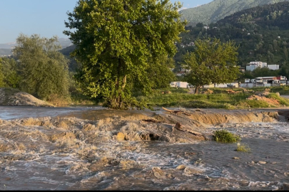 Bursa'da dere yatağında su yükseldi, köprü çöktü…
