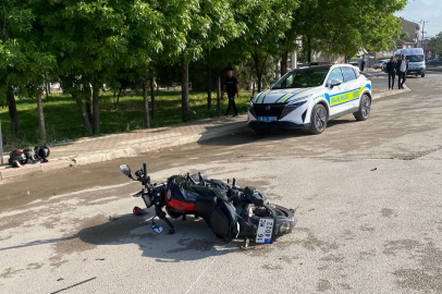 Bursa'da motosiklet ile otomobil çarpıştı: 5 yaralı