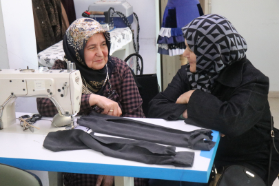 65 yaşındaki Remziye teyzenin "sınıfta kalma" azmi