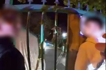 Yere attığı uyuşturucu polisin yaka kamerasına takıldı