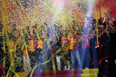 Şampiyon Galatasaray kupasını aldı