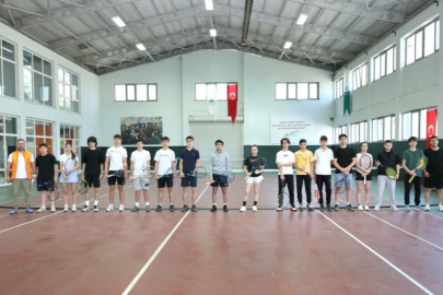 Osmangazi Belediyesi 19 Mayıs coşkusunu tenis kortlarına taşıdı