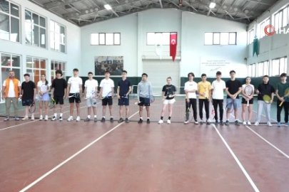 Osmangazi Belediyesi 19 Mayıs coşkusunu tenis kortlarına taşıdı