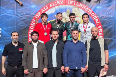 Ali Aliyev Uluslararası Güreş Turnuvası'nda 3 gümüş madalya