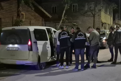 Pompalı tüfekle ateş eden 16 yaşındaki çocuk bacağından bıçaklandı
