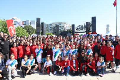 Nilüfer, 19 Mayıs'ı Cumhuriyet Meydanı'nda karşıladı