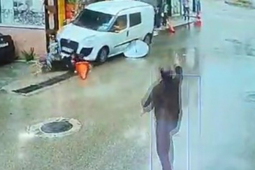 Bursa'da kadın sürücü yayaların arasına daldı