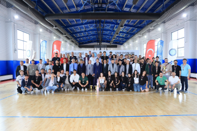 BUÜ Spor Oyunları’nda şampiyonlar kürsüye çıktı