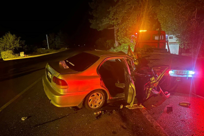 Alkollü sürücü park halindeki araçlara çarptı
