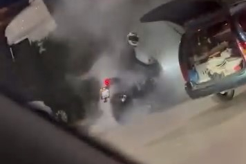 Bursa'da akaryakıt istasyonunda böyle lastik yaktı