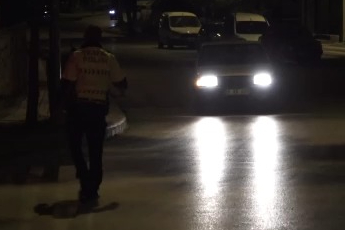 Ehliyeti iptal edildi, direksiyon başında yakalanınca cezadan kaçamadı
