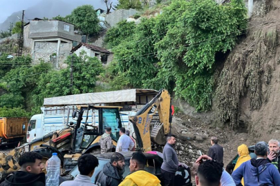 Hatay'da  müstakil ev çöktü: 1 ölü, 2 yaralı