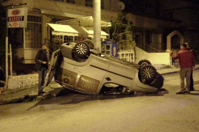 Kaza sonrası ters dönen araçtan sızan akaryakıt paniğe neden oldu