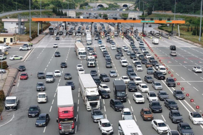 9 günlük bayram tatili trafiği Bursa Kuzey gişelerde böyle görüntülendi
