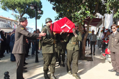 Emekli astsubaya askeri törenle veda