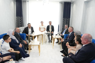 Bakan Tekin nişan törenine katıldı