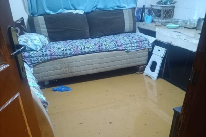 Sağanak yağış sebebiyle evleri su bastı
