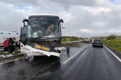 Tur otobüsü refüje çarptı: 16 yaralı