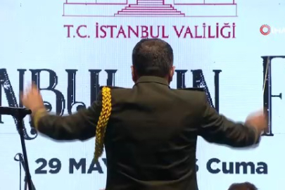 İstanbul’da fetih coşkusu: Boğaz’da havai fişek gösterisi