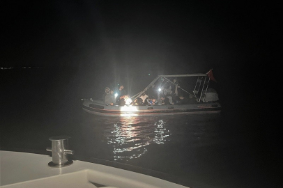 Karaburun açıklarında 17 göçmen kurtarıldı
