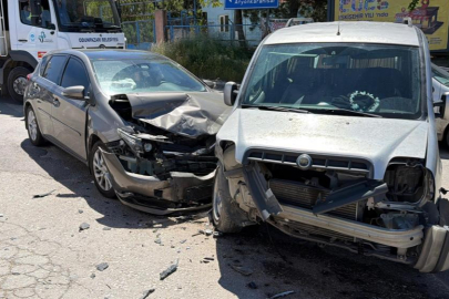 İki aracın çarpıştığı kazada 5 kişi yaralandı