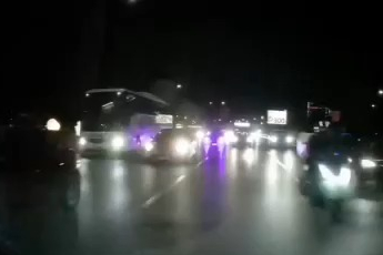 Makas atarak trafiği tehlikeye düşüren araç kamerada