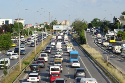 Bayram tatili sona erdi: D-100'de yoğunluk oluştu