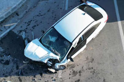 Otomobilin tur otobüsüne çarptığı kazada faciadan dönüldü