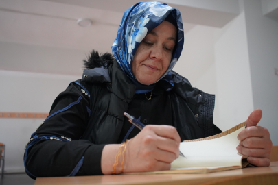 İki çocuk annesi, kızının "yapabilirsin" sözüyle üniversiteli oldu