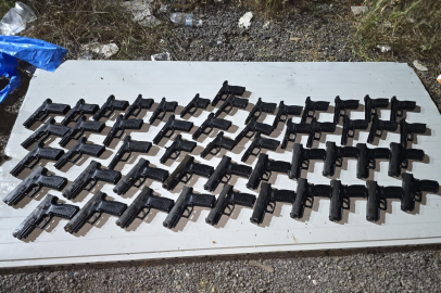Toprağa gömülü kompresör tankında 20 silah ele geçirildi
