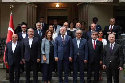 Bakan Işıkhan, işçi ve işveren temsilcileriyle Cenevre'de bir araya geldi
