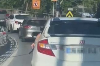 Oyuncak silahla direksiyon başına geçti, kısa sürede yakalandı