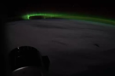 NASA astronotunun uzaydan görüntülediği kutup ışıkları mest etti