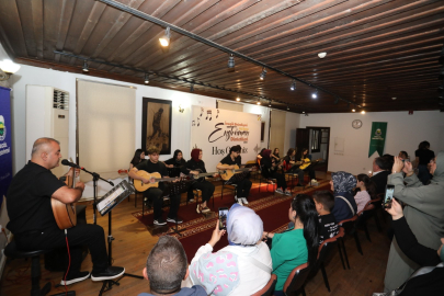 İnegöl Belediyesi’nin gitar kursu kursiyerleri sertifikalarını aldı