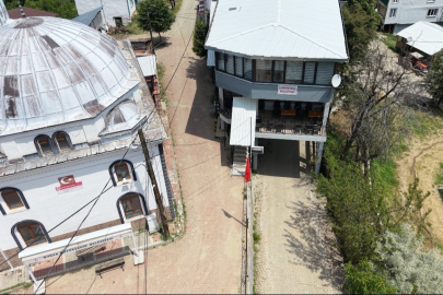 İnegöl'de mahalle konağı görenleri hayrete düşürüyor