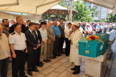 Kalp krizinden ölen arkadaşının cenazesinde kalp krizi geçirdi
