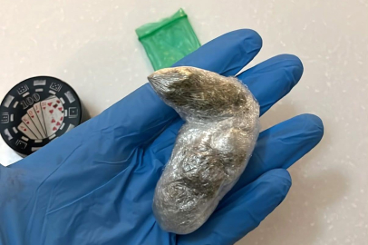 Ünlülere uyuşturucu operasyonunda 8,43 gram esrar ele geçirildi