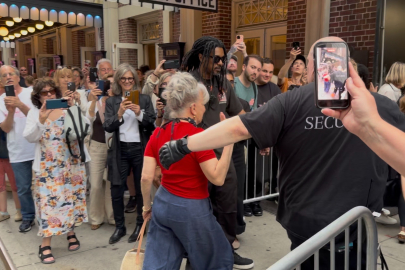 New York'ta Trump'ın doğum gününde protesto konseri