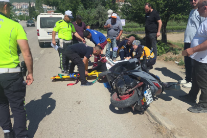 Bursa'da yol kenarında duran motosiklete araç çarptı