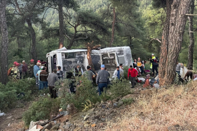 İşçi servisi şarampole devrildi: 22 yaralı