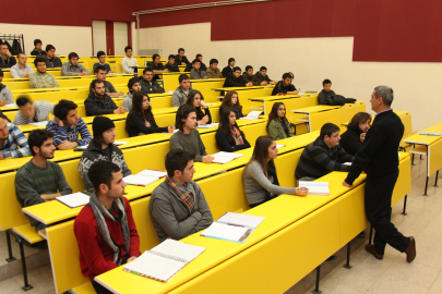 "Türkiye'nin yarınlarını inşa edecek siz gençlerimize güveniyoruz"