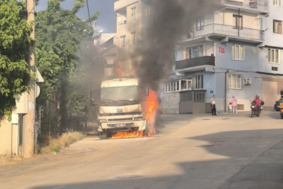 Bursa'da park halindeki kamyon alevlere teslim oldu