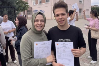Bursa'da YKS'ye anne-oğul aynı okulda girdi