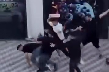 Bursa'da kemer ve ıstakalarla birbirlerine saldırdılar
