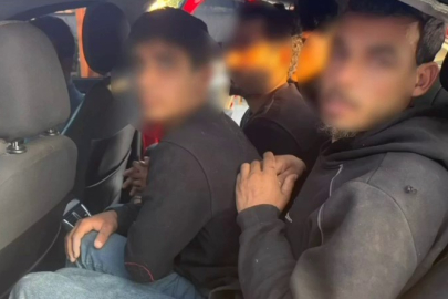 Taksiyle göçmen kaçıran insan tacirleri polisten kaçamadılar