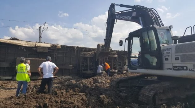 24 kişiye mezar olan vagonlar parçalanıyor