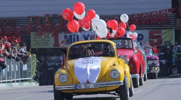 Bursa'da 29 Ekim kutlamalarına klasik otomobiller damgası